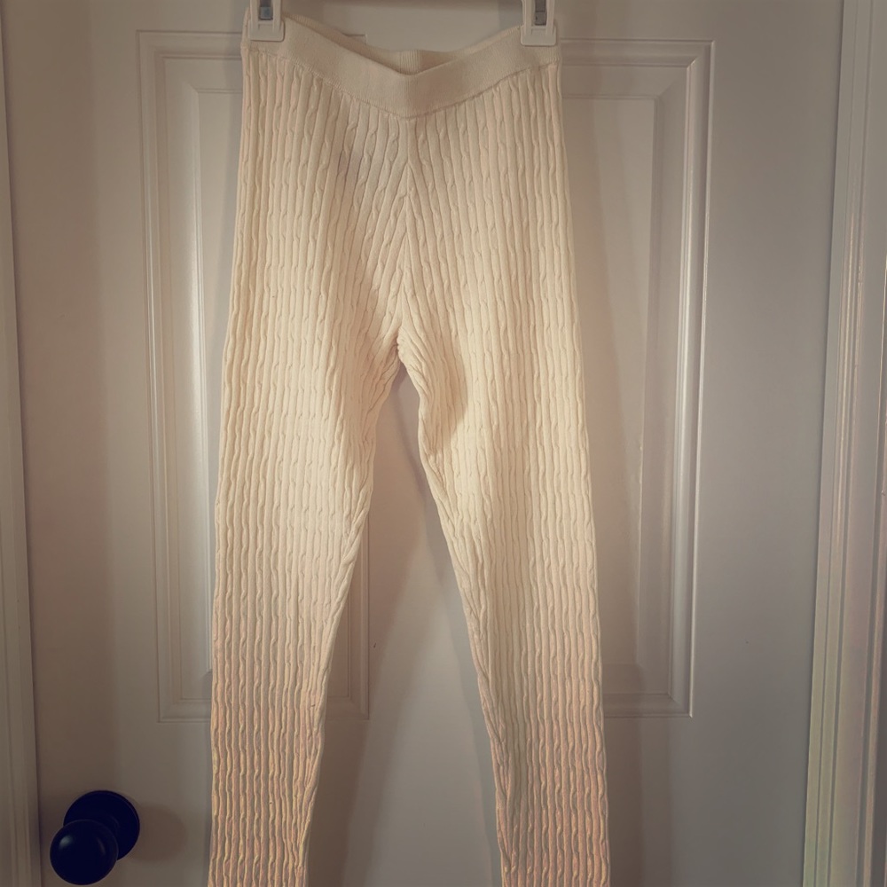 ✨SOLD✨ Girl’s Ivory White Knitted Leggings
